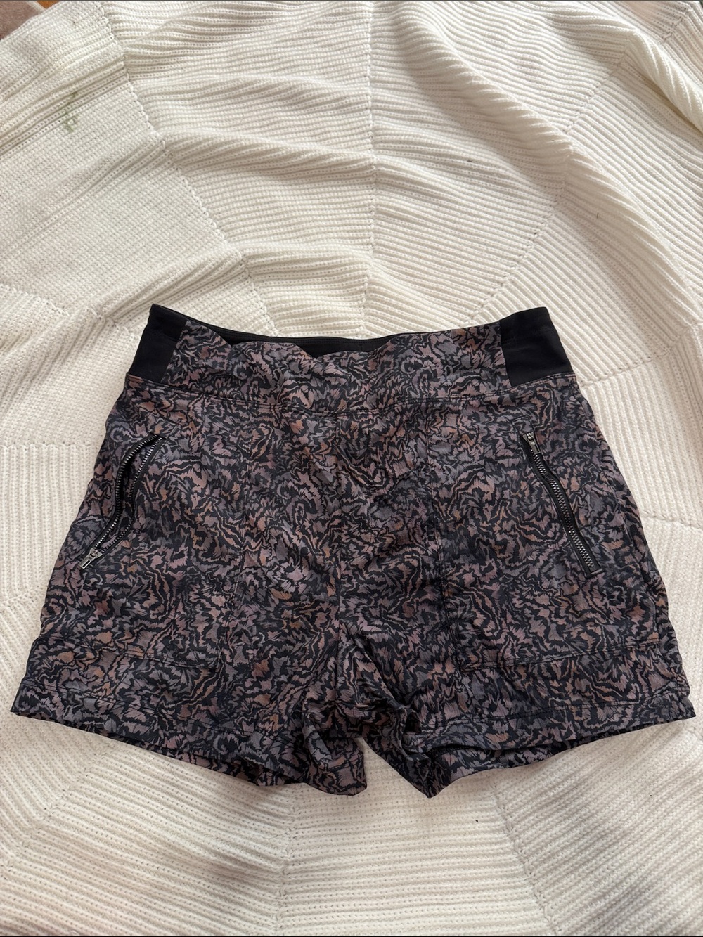Athleta Black & Taupe Floral-Print High-Rise Athletic Shorts